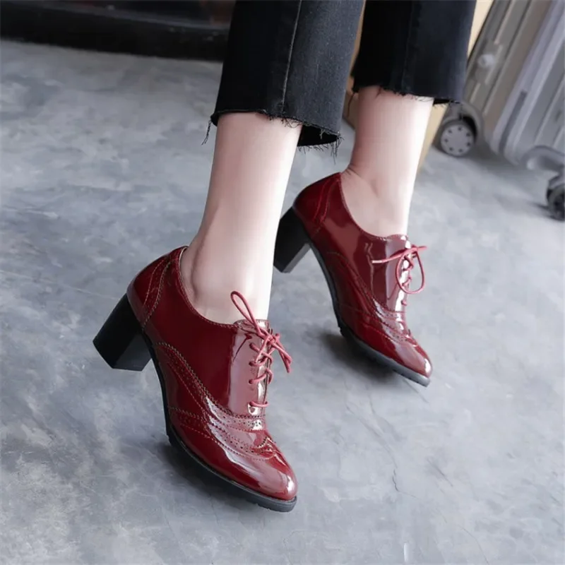 جلد براءة اختراع كعب عالي الكع - مراجعة Oxford Shoes Brogue وسعره